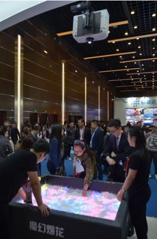 鸿合科技商用BG实力出击，呈现Infocomm China 2018闪耀亮点