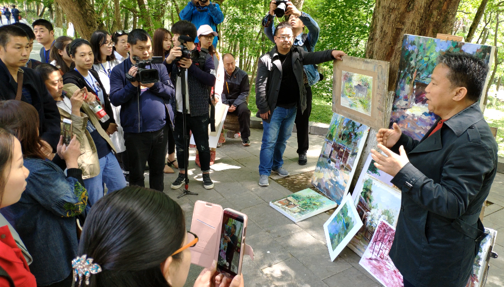 襄阳二十四中与国内重点美术高校签约共建高中特色教育平台