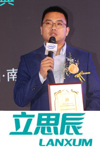 荣耀十年 科技助力中国教育轻装前行