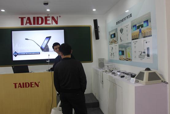 台电侯移门：用技术力量“拯救”教师，为学生营造最舒适课堂