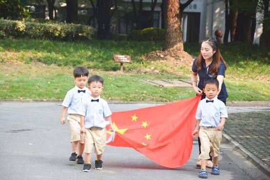 中旭天下教育集团荣获“2018年度影响力教育集团”奖项