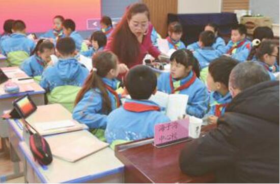 青海：西宁市小学里的“云+端”智慧课堂
