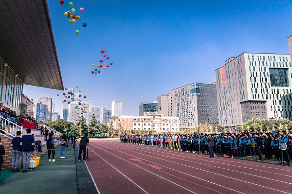 信息化新引擎碰撞教育老本行，校宝在线和这所国际化学校发生了什么故事？