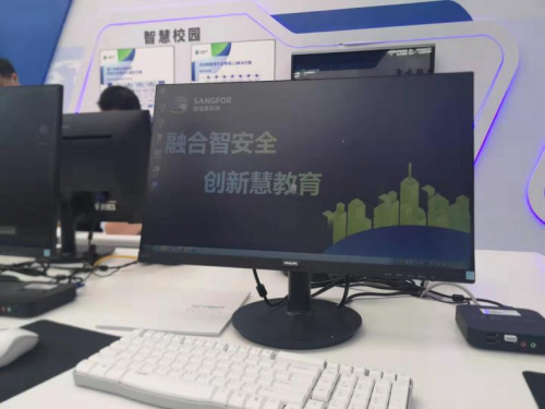 ​飞利浦显示器亮相第77届中国教育装备展，引领教育装备风向标