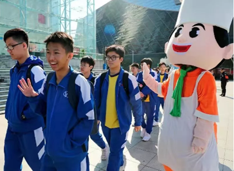 澳门学子跨海来看展，这么有趣？安排！