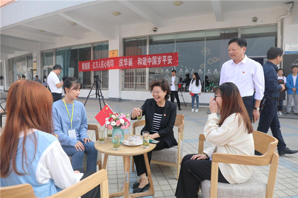 黄河水利职业技术学院开展“我陪学生过双节”活动