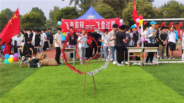 黄河水利职业技术学院开展“我陪学生过双节”活动