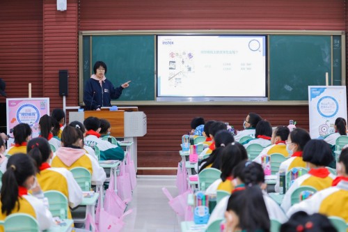 跨学科教学实践样板，视觉板报助力奇妙校园大发现