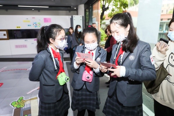 富士instax摄影体验基地走进七宝实验小学 校企合作推进美育教育