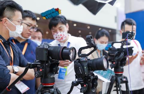以创新驱动 用影像赋能 佳能携全方位校园解决方案亮相第七十九届中国教育装备展