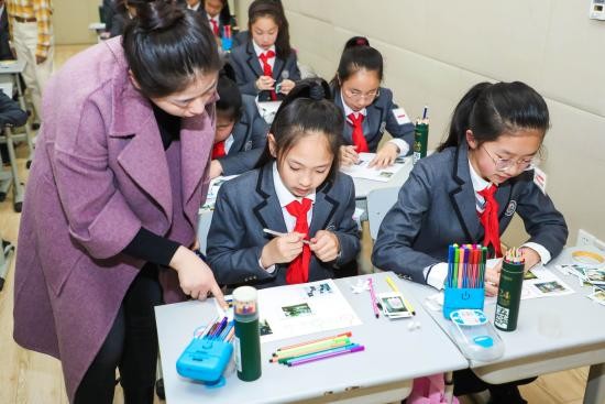富士instax摄影体验基地走进七宝实验小学 校企合作推进美育教育