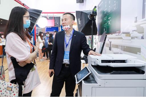 以创新驱动 用影像赋能 佳能携全方位校园解决方案亮相第七十九届中国教育装备展