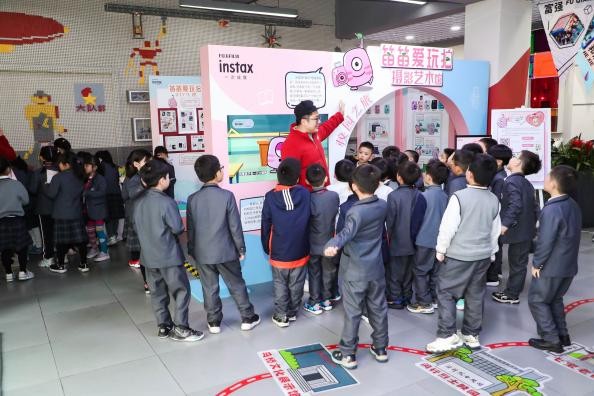 富士instax摄影体验基地走进七宝实验小学 校企合作推进美育教育