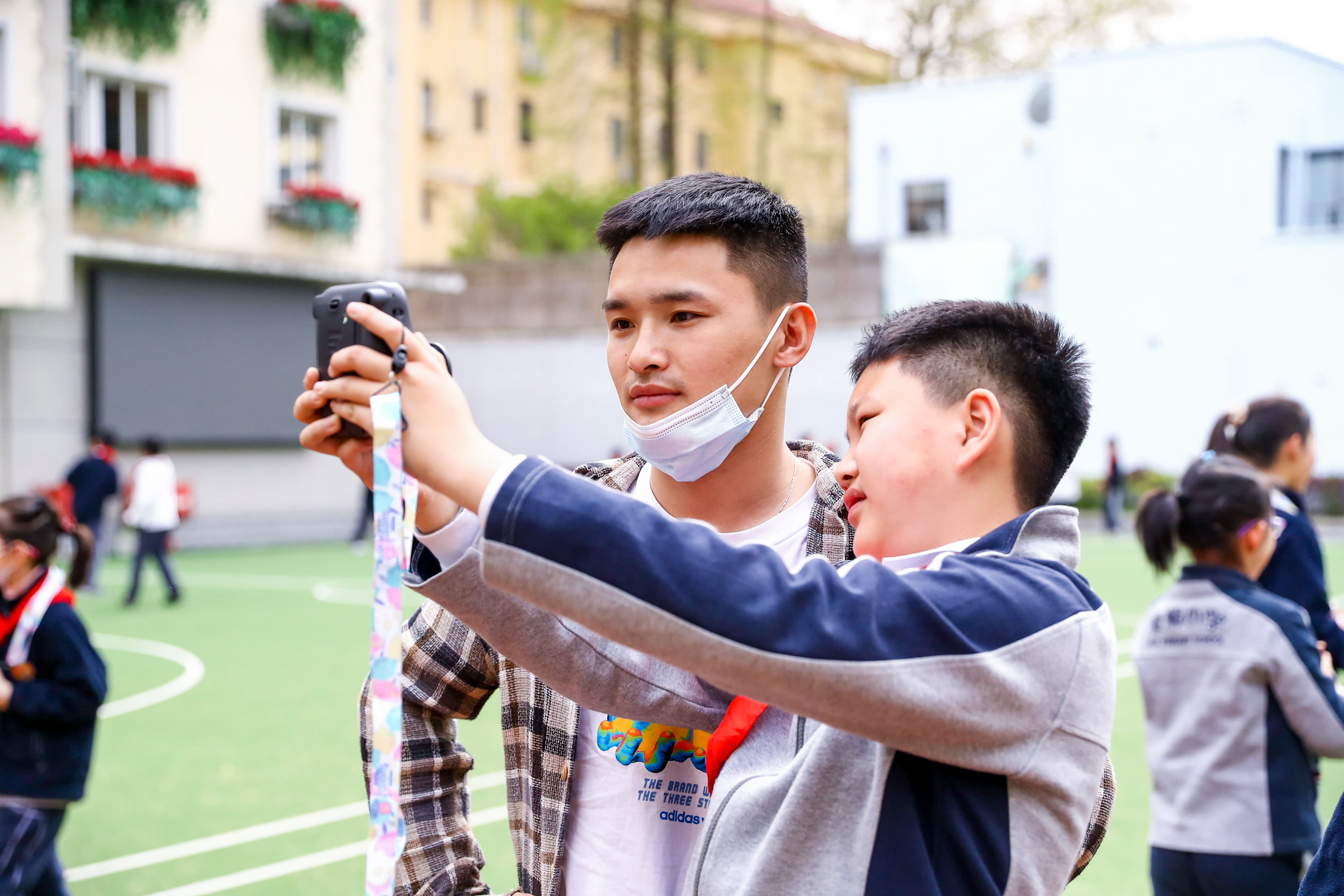 摄影课程全面升级 富士instax教育X爱菊小学摄影体验基地正式开课