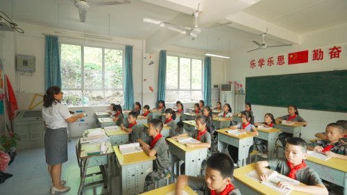 松下电器向天保口岸学校捐赠空调,助力西南边陲教育发展