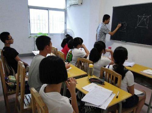 家长建议：希望学校实行996工作制，不给校外辅导班补课的时间