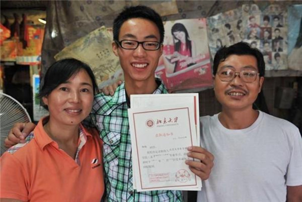 女孩高考成绩“0分”？以为卷子丢了愁容满面，得知真相欣喜若狂