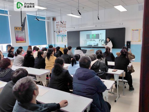 安道教育召开双鸭山市纳米智慧大屏黑板操作专题巡回培训活动