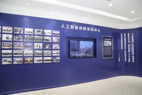 上海人社部门携手深兰科技，共建首个人工智能创新实训中心