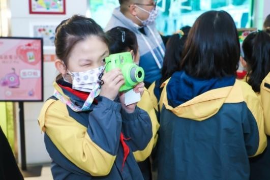 深耕艺术教育的种子 爱菊小学举办富士instax儿童摄影基地授牌仪式