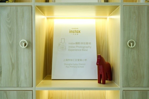 深耕艺术教育的种子 爱菊小学举办富士instax儿童摄影基地授牌仪式