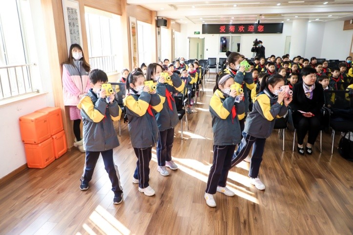 深耕艺术教育的种子 爱菊小学举办富士instax儿童摄影基地授牌仪式