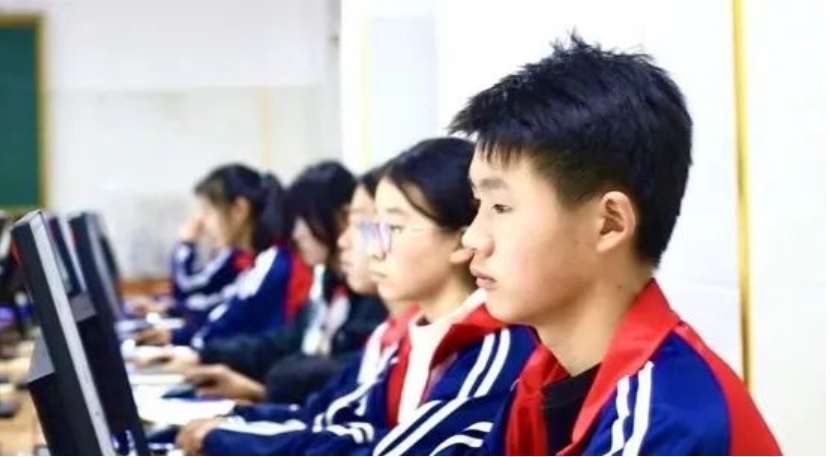 基于飞腾 CPU 打造的山东第一间信创教室，开课了