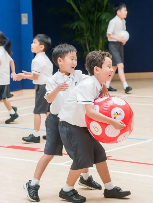 威雅学校：威雅全球校友会，火热招募中！