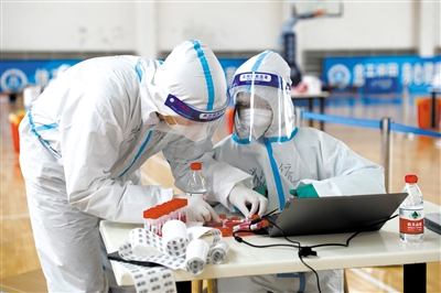 坚守使命 护航师生安全