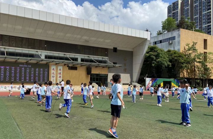体教帮运动负荷监测系统助力中小学智慧体育教学