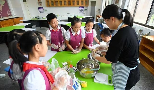 教育部下发新通知，中小学将于九月新增一个课程，学生们做好准备