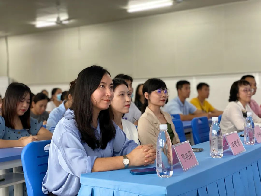 希沃携手南宁市月湾路小学圆满举办“信息化教学示范校建设项目”启动会