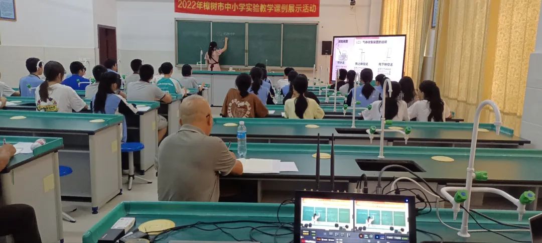 鸿合信息化教学设备携手樟树市教育体育局，助力樟树市中小学实验教学再升级！