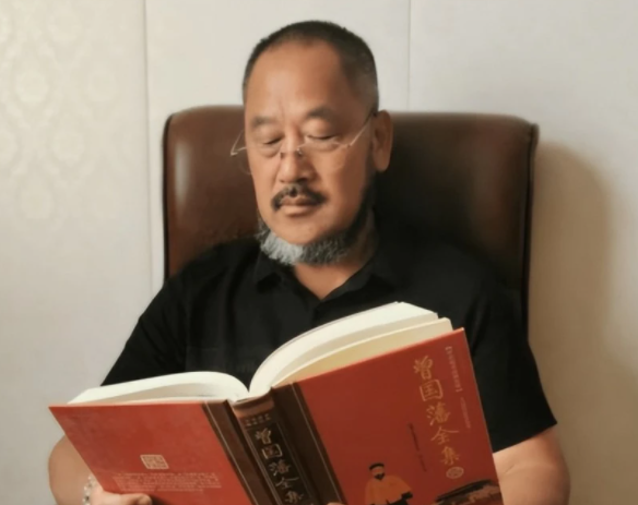 浙江温州第一起名大师的老师颜廷利教授谈救世主，就是猪