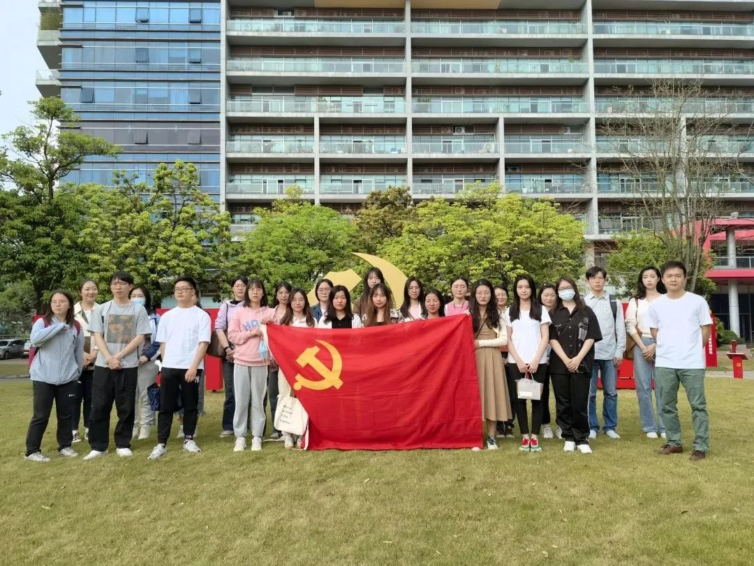 华南师范大学经济与管理学院党支部师生一行到访创显科教开展党建交流活动