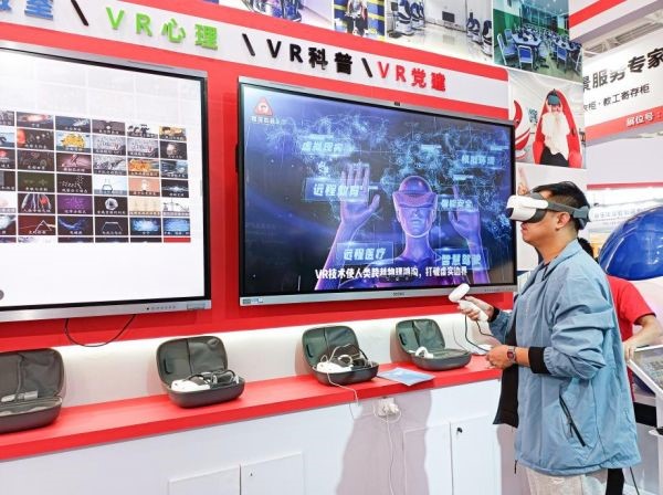 嘉莲VR亮相82届中国教装展 创新VR产品引爆现场体验潮