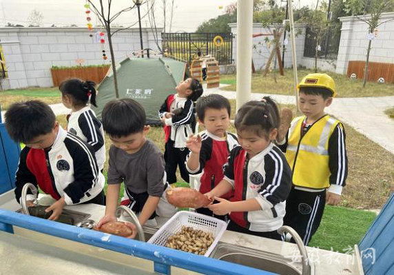 教育部中小学名校长、首批教育家型名园长高峰论坛嘉宾走进西园新村幼儿园