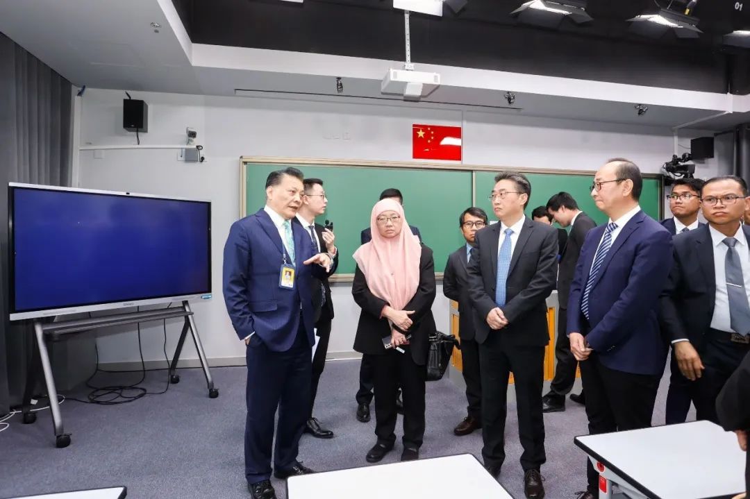 东盟9国驻华大使馆教育官员参访希沃，共同探讨教育数字化发展路径