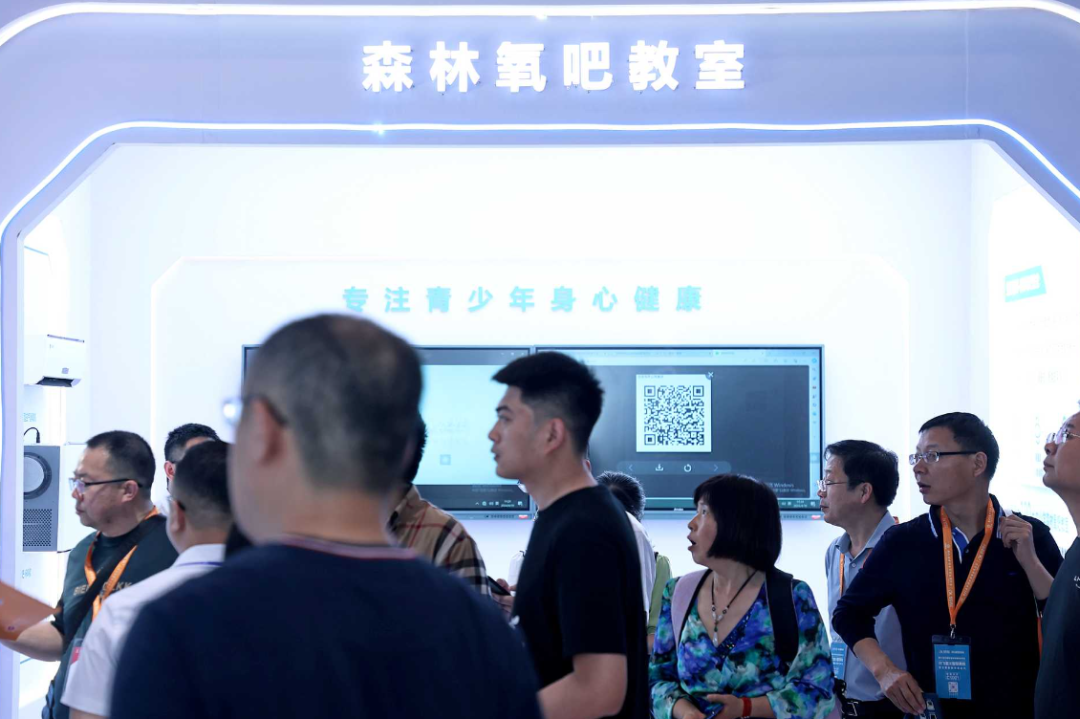 第83届重庆教育装备展开幕，空净视界“黑科技”产品赋能青少年身心健康！先睹为快
