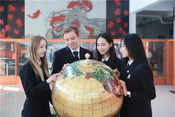 枫叶世界学校课程跃升全球认证课程