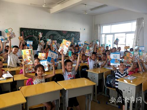安徽桐城市5万学子享受免费教科书
