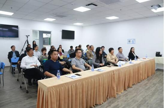 智慧碰撞 携手创新丨上海市教委教育装备考察团一行莅临锐取参观指导
