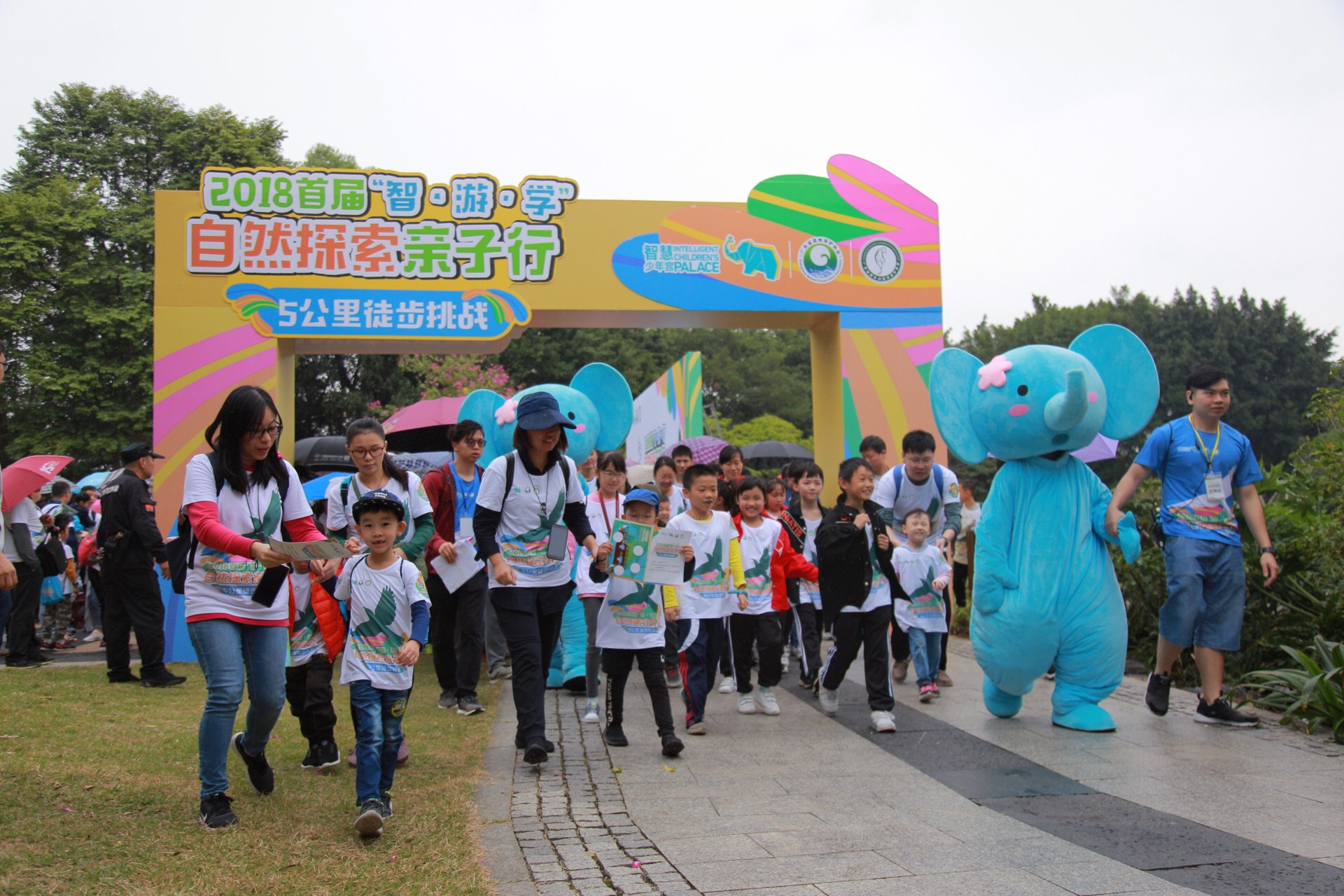 一家人一起听36种声音：智慧少年宫首届自然探索亲子徒步圆满举行