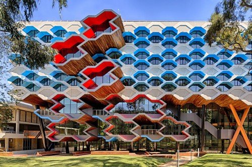 乐卓博大学研究生院愿景：致力于创造世  界级研究！