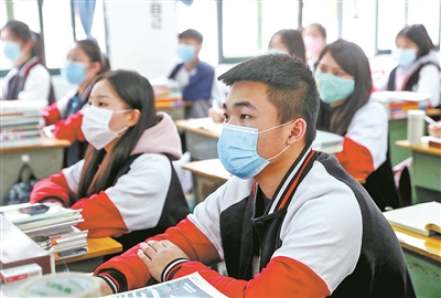 越来越多省份开学复课，特殊情况下学生学情千差万别——云端转到线下，教学如何衔接