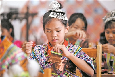 民族刺绣有传人