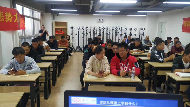 湖南利茂电商学院：湖南中高端电商人才孵化培训基地