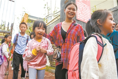 学校新开“后门” 守护学生安全出行