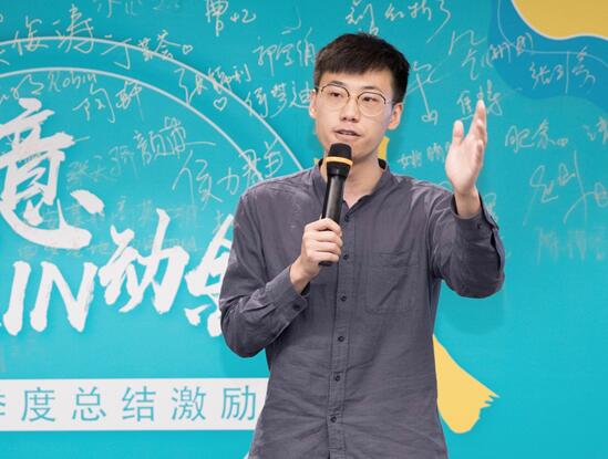 新东方在线举办K12大班季度激励会 俞敏洪：火箭速度打仗，全力支持