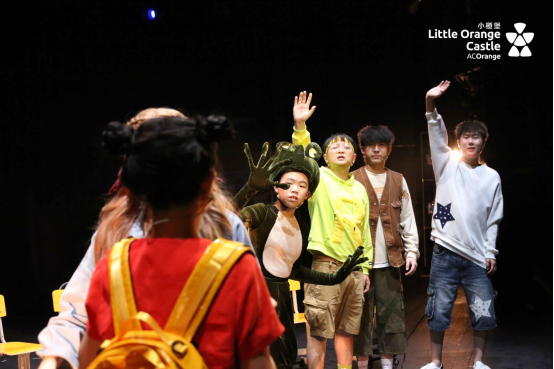 首演丨病菌大作战到底谁是赢家？坐上神奇校车实地考察！